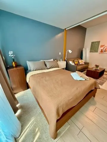 One Bedroom With Netflix At Uptown Residences, Bgc, Taguig Manila